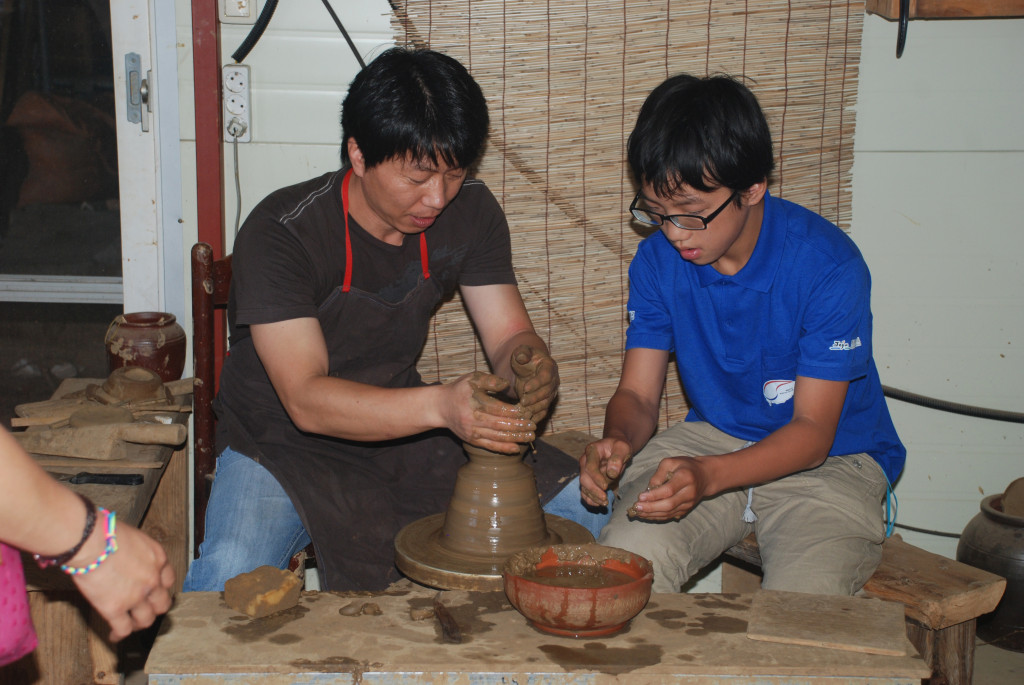 140804在日済州人次世代韓国語講座及び歴史文化体験で陶器作り体験